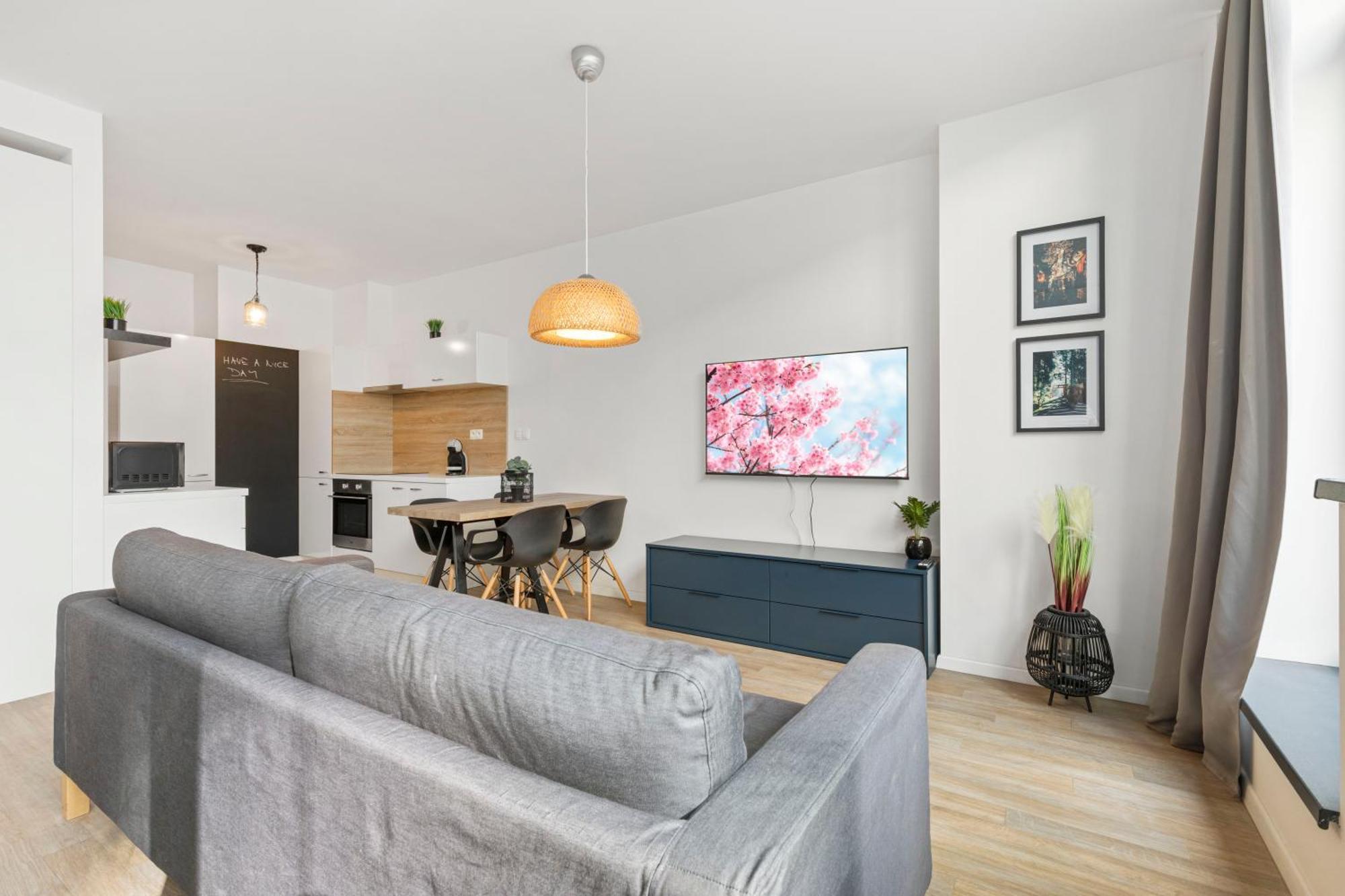 Lam Japanese Garden - Terrace - Ac Apartment Bratislava Bagian luar foto